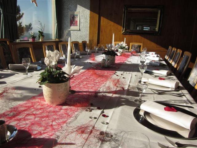 Hegaustern Hostal Engen Exterior foto